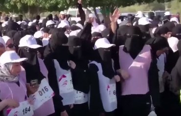 В Саудовской Аравии впервые женщины пробежали марафон