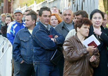 Украинские трудовые мигранты зарабатывают за границей половину бюджета Украины