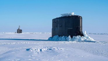Американская подлодка застряла во льдах Арктики