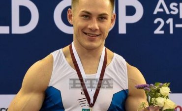 Украинский гимнаст завоевал две золотые медали на этапе Кубка мира