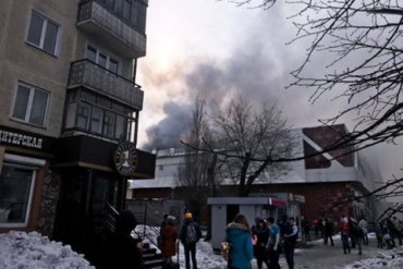 В России при пожаре в торговом центре погибли 37 человек
