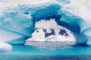 Ученые обнаружили в Антарктиде загадочную лестницу