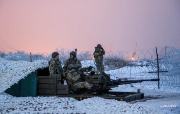 За сутки на Донбассе девять обстрелов, раненный один боец