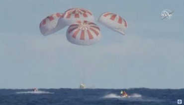 Новый космический корабль Илона Маска «Crew Dragon» успешно вернулся на Землю (ВИДЕО)