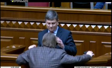 В Раде прокрутили запись разговора Коломойского с Тимошенко