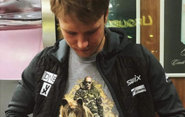 Норвежский биатлонист извинился за футболку с Путиным