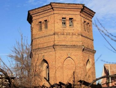 Украинцы личными средствами спасают старинные сооружения