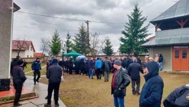 Не могут поделить церковь: на Буковине произошел конфликт между прихожанами МП и ПЦУ