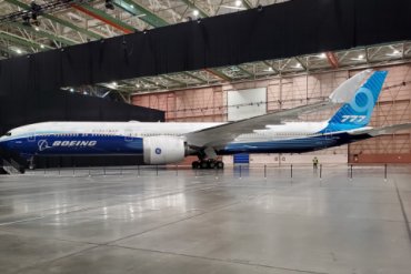 Boeing показал самую большую в мире модель самолета