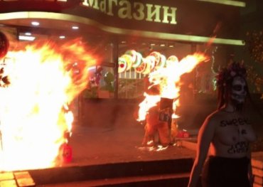 В Киеве продолжают жечь магазины Roshen
