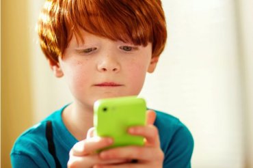 В Калифорнии школьникам хотят запретить смартфоны