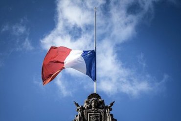 Во Франции три министра подали в отставку