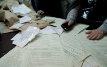 Во Львовской области глава избирательной комиссии испортила 180 бюллетеней