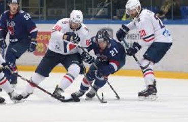 В России Континентальная хоккейная лига приостановила сезон из-за коронавируса