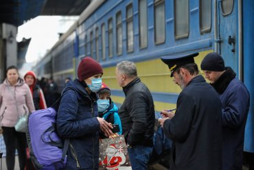 Украина в шаге от коллапса: упадок промышленности приведет к увеличению трудовой миграции