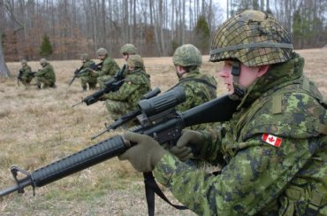 Канада сократила военную тренировочную миссию в Украине