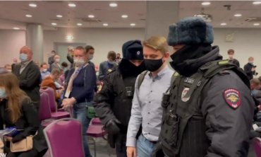В Москве полиция задержала всех делегатов форума муниципальных депутатов