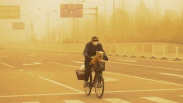 Пекин накрыла самая сильная за десятилетие песчаная буря