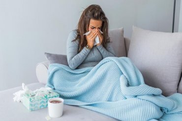 Простуда может победить COVID-19 и вытеснить его из организма