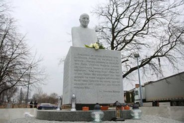 В Польше установили памятник украинскому священнику
