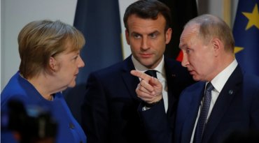 Меркель и Макрон призвали Путина сохранить здоровье Навальному