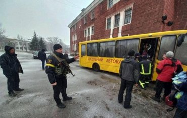 Эвакуацию из Мариуполя перенесли: россияне не прекратили обстрелы