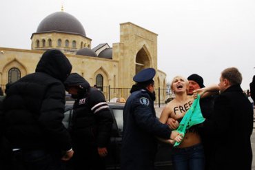 Активистки FEMEN объявили исламизму «топлес-джихад»