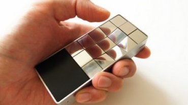 Создан первый в мире мобильный телефон для слепых