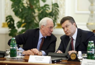 Янукович не готов к отставке Кабмина Азарова