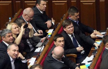 Депутатов от оппозиции, не голосовавших за отставку Азарова, подкупили