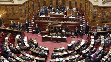 Французкий парламент окончательно одобрил однополые браки