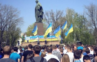 Тысячи фанатов вышли в Киеве на митинг, требуя освободить Павличенко