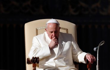 Папа римский извинился за священников, уличенных в педофилии