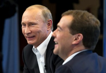Путин втрое увеличил зарплату себе и Медведеву