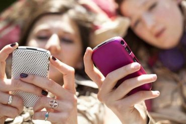 Подростки, мобильники и будущее социальных сетей