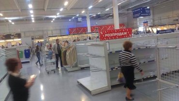 Россияне опустошают магазины Крыма