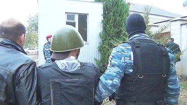 В Донецк из Крыма пытались переслать каски, бронежилеты и георгиевские флаги