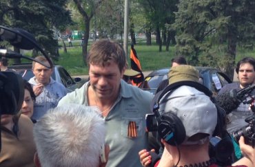 Олег Царев во главе колонны с гуманитарным грузом отправился в осажденный Славянск