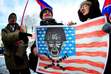 Две трети жителей России не любят Америку