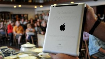 iPad Франциска продан на аукционе почти за $40 000