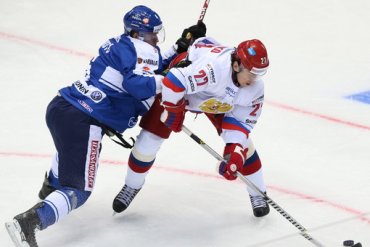 Сборная России по хоккею вышла против Финляндии в форме СССР