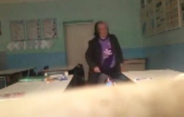 Видео с учительницей в пустом классе спровоцировало скандал на Закарпатье