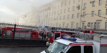 В центре Москвы горит здание Минобороны РФ