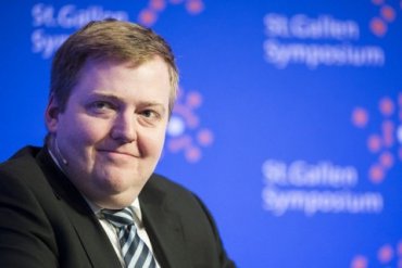 Премьера Исландии таки заставили подать в отставку из-за скандала с оффшорами