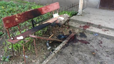 Трое боевиков ЛНР подорвали себя гранатой на скамейке под подъездом