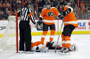 Вратарь клуба НХЛ потерял сознание во время матча