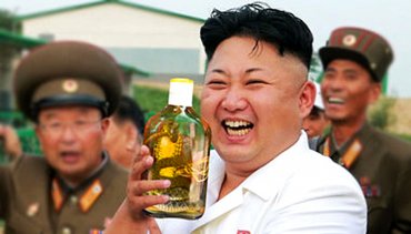 Ким Чен Ын пьет русскую водку, а его жена – американский ликер