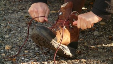 Физики объяснили феномен развязывающихся шнурков