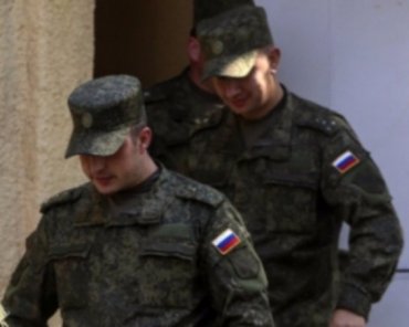 Российских офицеров отстранили от службы на Донбассе из-за алкоголя и наркотиков