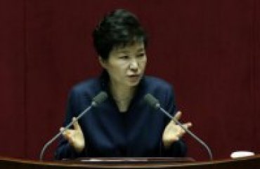 Президенту Южной Кореи предъявлено обвинение в коррупции